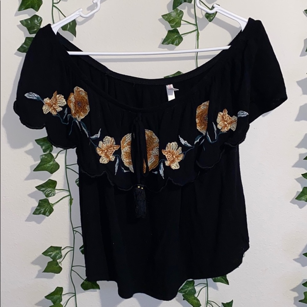 OFF THE SHOULDER BLACK T